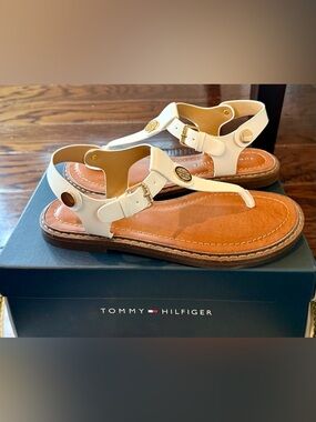 Tommy Hilfiger Women’s Bennia Flat T-Strap Sandals | Sz: 6.5M | White (NIB)